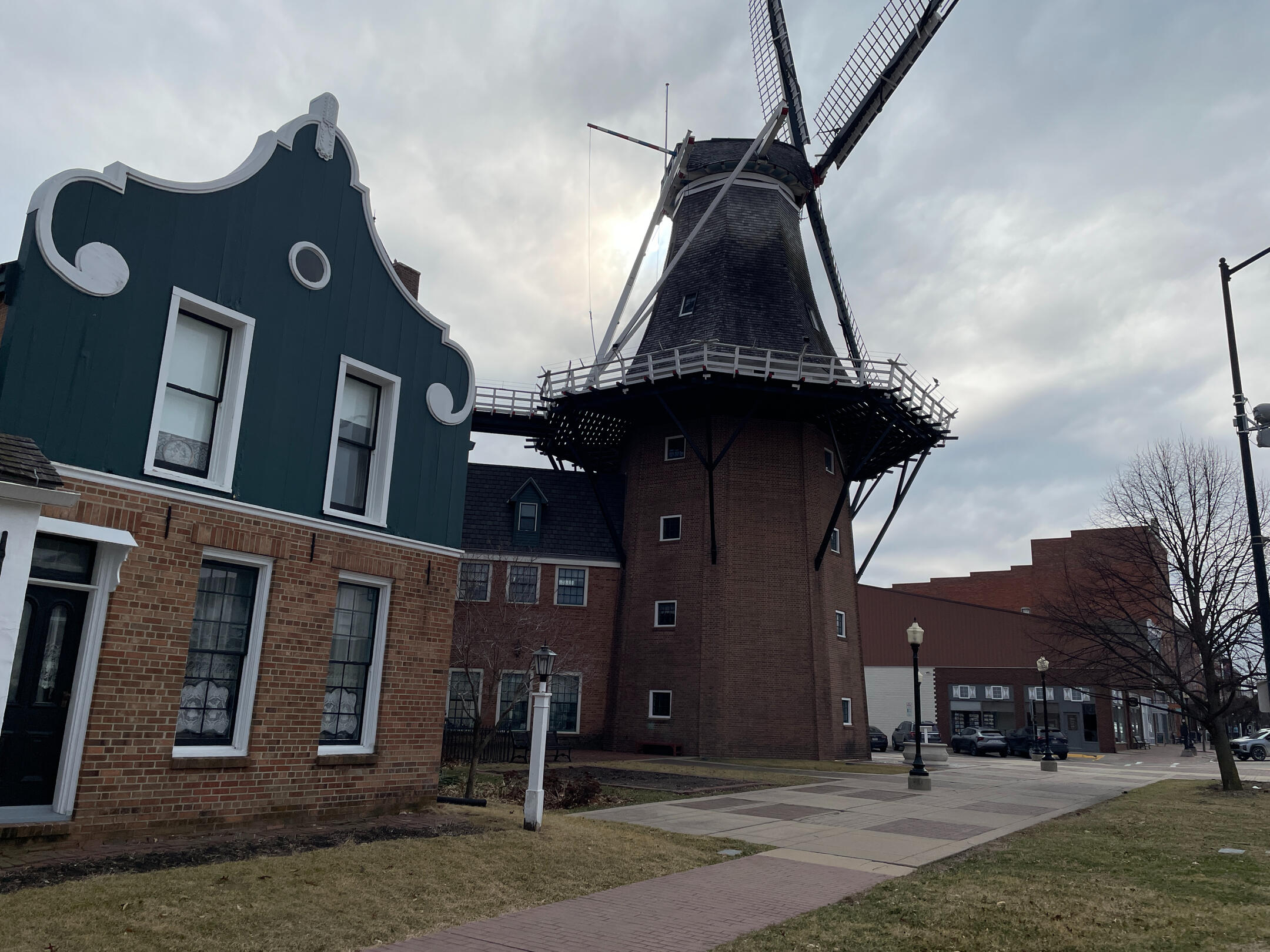 pella-vermeer-windmill-historical-village-exterior Vermeer Windmill and adjacent Dutch‑style buildings at Pella’s Historical Village.
